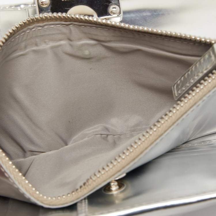 Pre Owned Miu Miu Silver Leather Pushlock Continental Wallet
