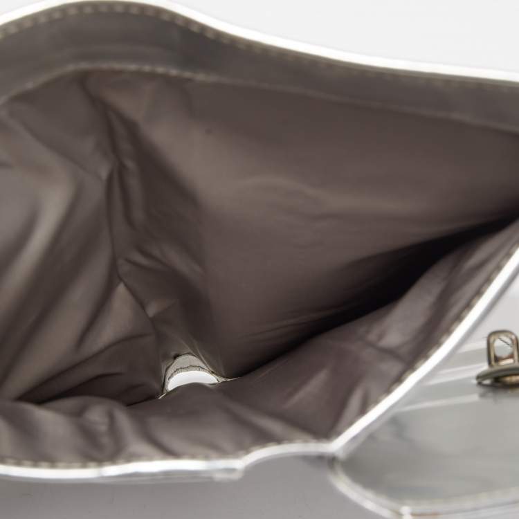 Pre Owned Miu Miu Silver Leather Pushlock Continental Wallet