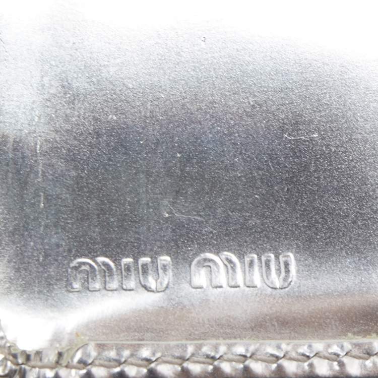 Pre Owned Miu Miu Silver Leather Pushlock Continental Wallet