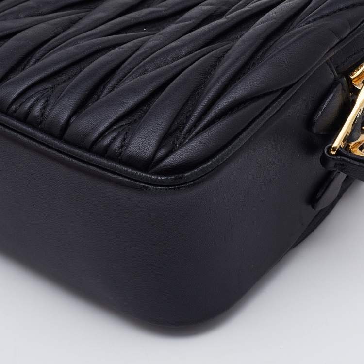 Pre Owned Miu Miu Black Matelassé Leather Double Zip Crossbody Bag