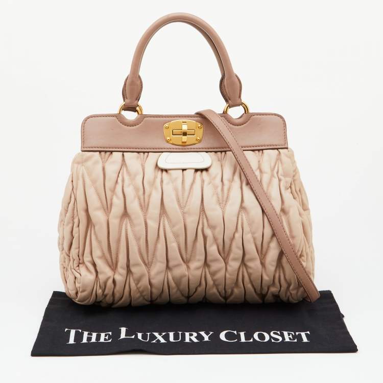 Pre Owned Miu Miu Two Tone Beige/White Matelasse Leather Turnlock Hobo