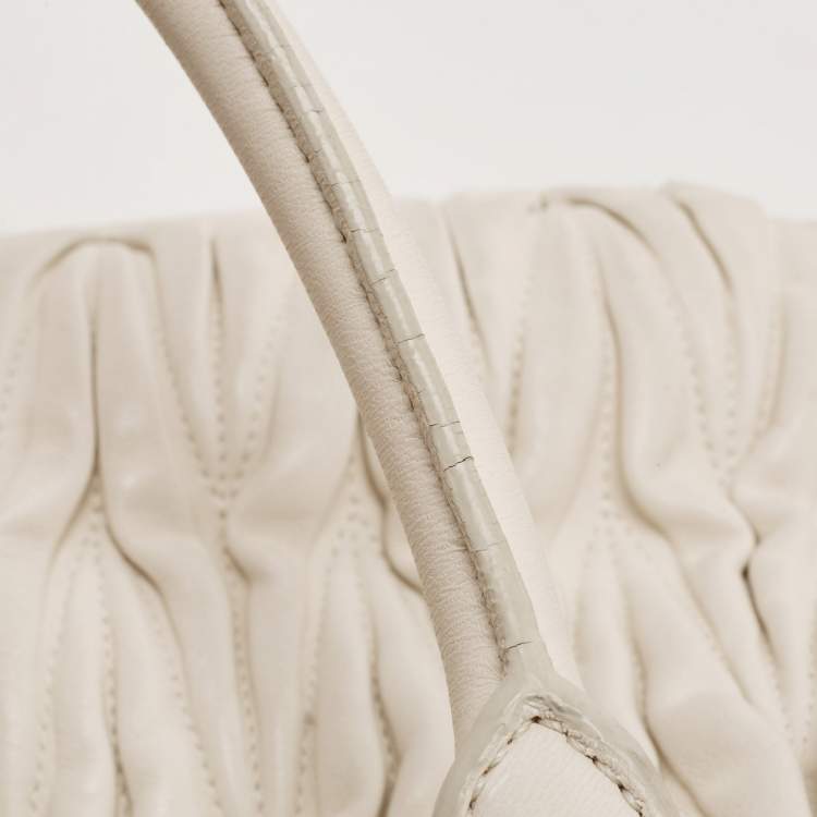 Pre Owned Miu Miu White Matelasse Leather Shoulder Bag