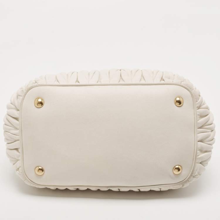 Pre Owned Miu Miu White Matelasse Leather Shoulder Bag