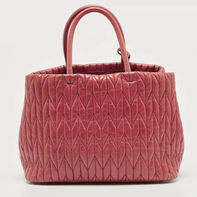Pre Owned Miu Miu Light Red Matelassé Shine Leather Tote
