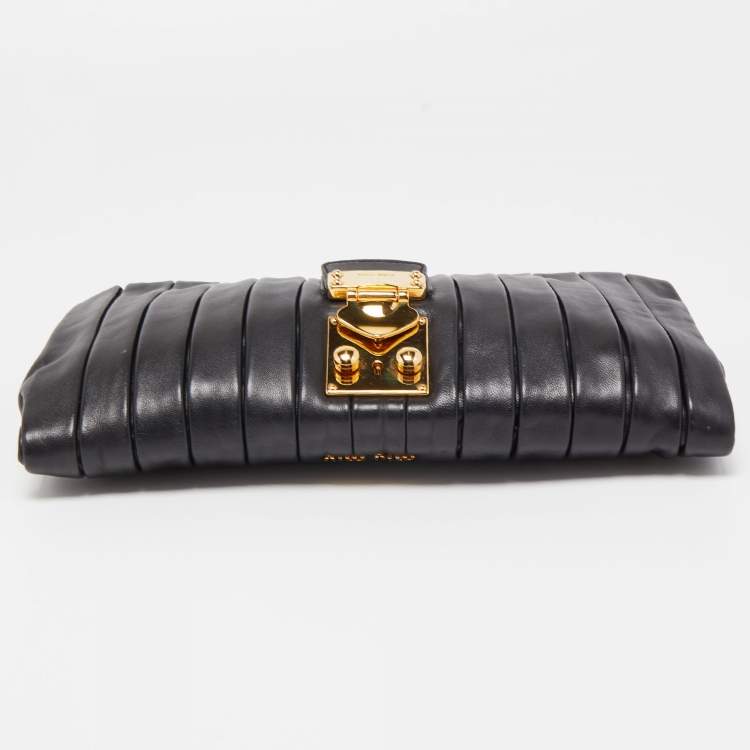 Pre Owned Miu Miu Black Pleated Striped Leather Clutch