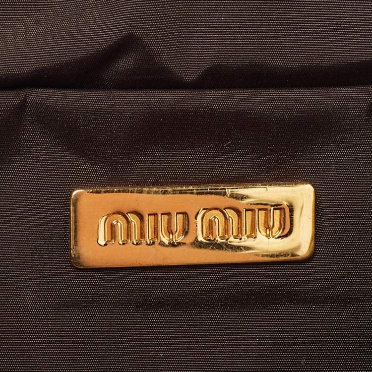 مملوكة مسبقًا Miu Miu Olive Green Pleated Satin Clutch