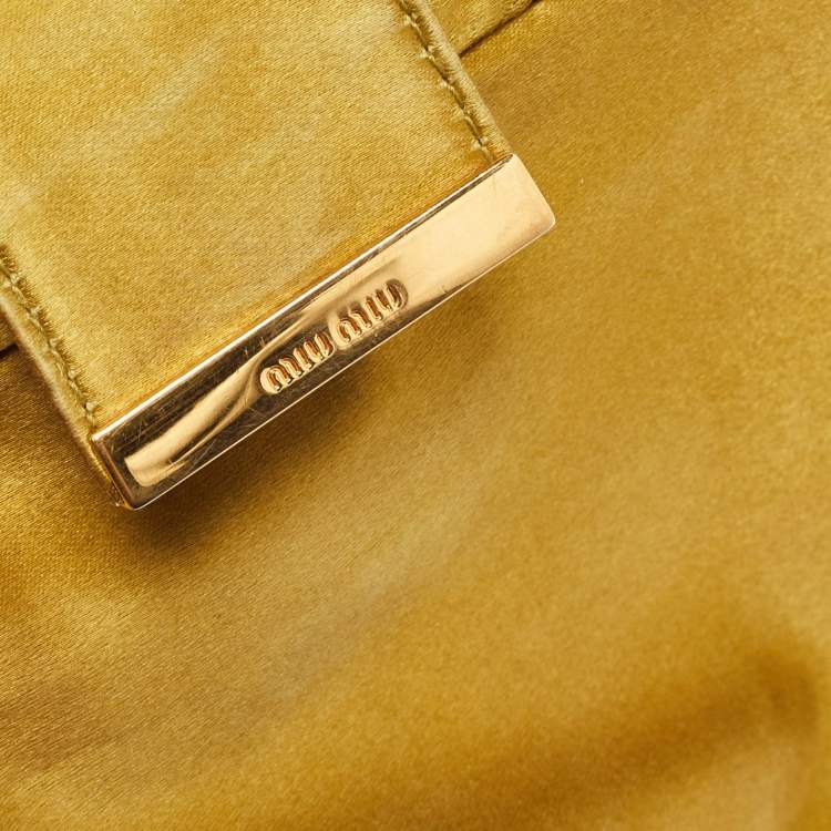 مملوكة مسبقًا Miu Miu Olive Green Pleated Satin Clutch