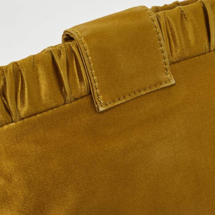 مملوكة مسبقًا Miu Miu Olive Green Pleated Satin Clutch