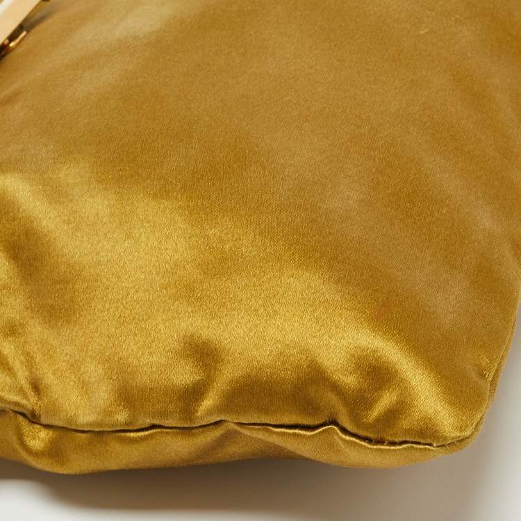 مملوكة مسبقًا Miu Miu Olive Green Pleated Satin Clutch