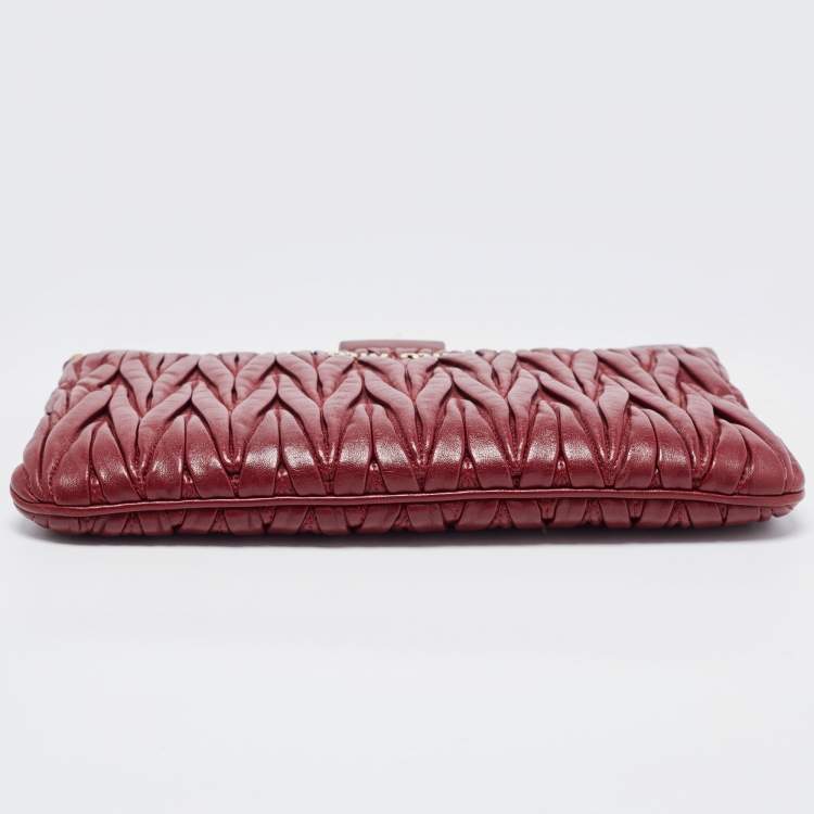 Pre Owned Miu Miu Red Matelassé Leather Frame Chain Clutch 