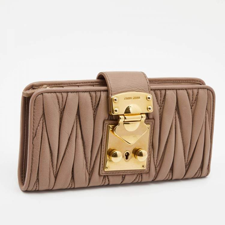 Pre Owned Miu Miu Beige Matelassé Leather Key Lock Continental Wallet