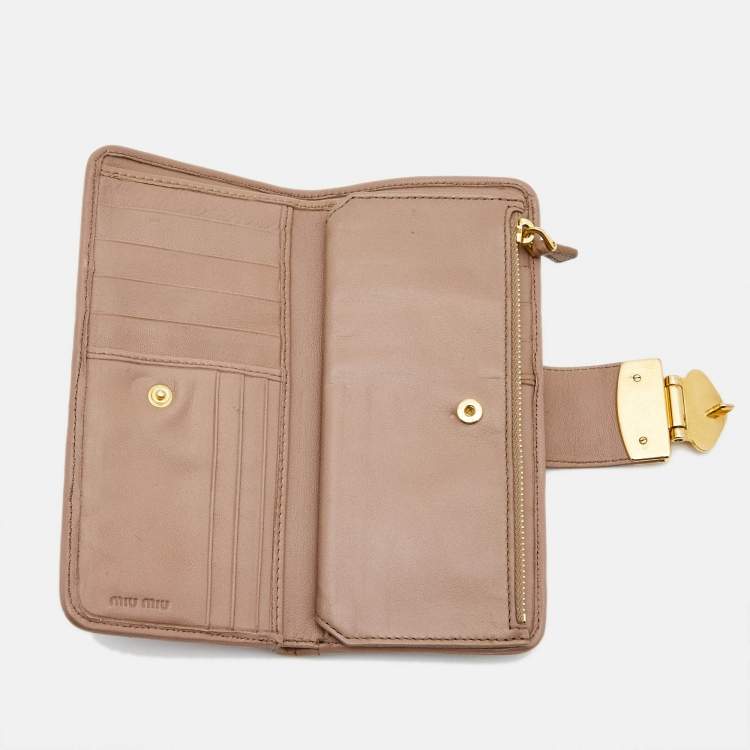 Pre Owned Miu Miu Beige Matelassé Leather Key Lock Continental Wallet