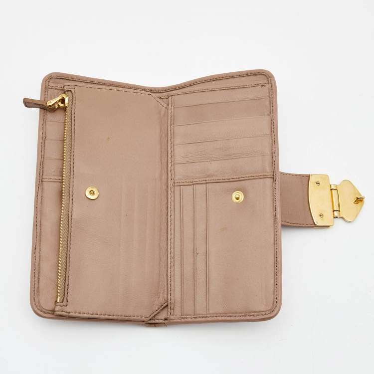 Pre Owned Miu Miu Beige Matelassé Leather Key Lock Continental Wallet