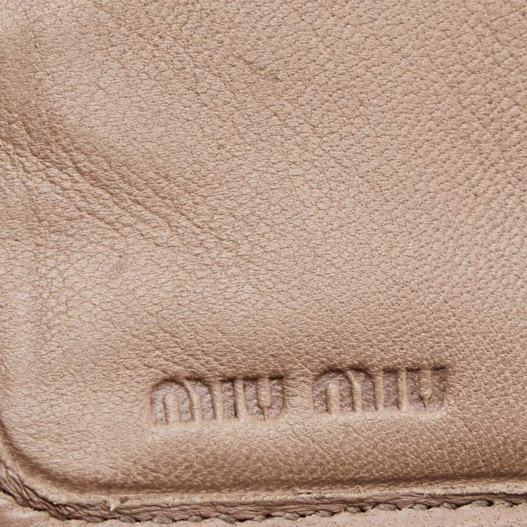 Pre Owned Miu Miu Beige Matelassé Leather Key Lock Continental Wallet