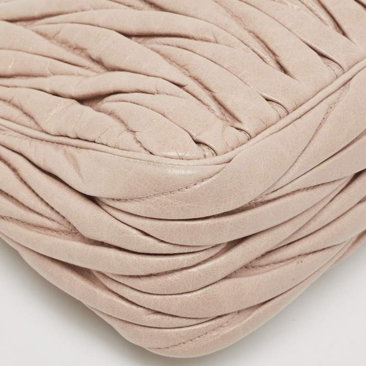 Pre Owned Miu Miu Dusty Pink Matelasse Leather Zip Baguette Bag