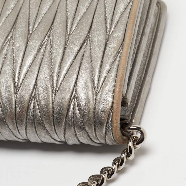 Pre Owned Miu Miu Grey Matelassé Leather Chain Crossbody Bag