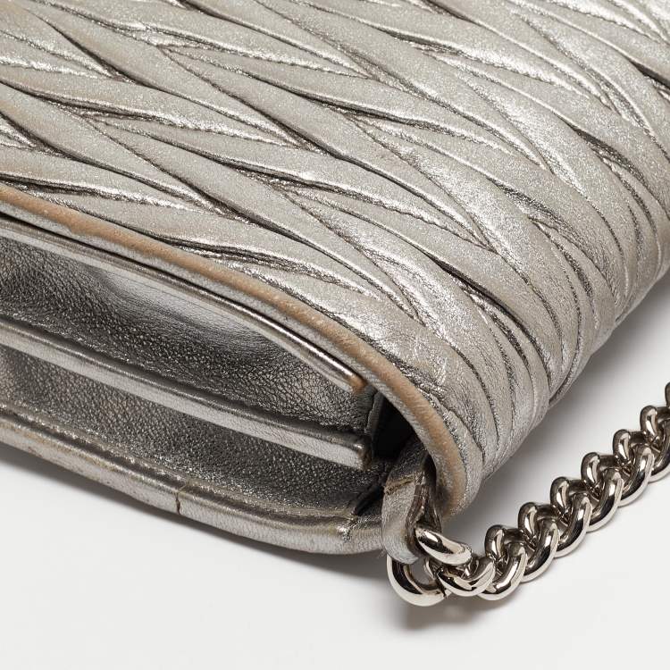 Pre Owned Miu Miu Grey Matelassé Leather Chain Crossbody Bag