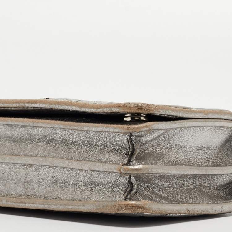 Pre Owned Miu Miu Grey Matelassé Leather Chain Crossbody Bag