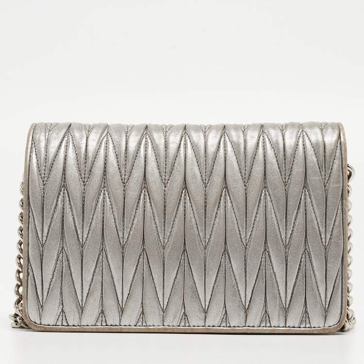Pre Owned Miu Miu Grey Matelassé Leather Chain Crossbody Bag