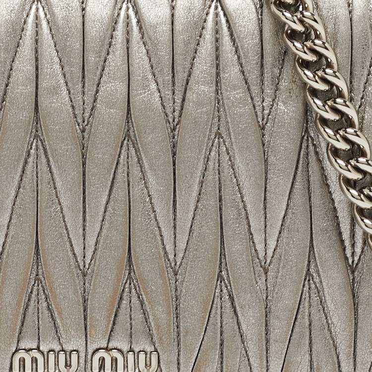 Pre Owned Miu Miu Grey Matelassé Leather Chain Crossbody Bag