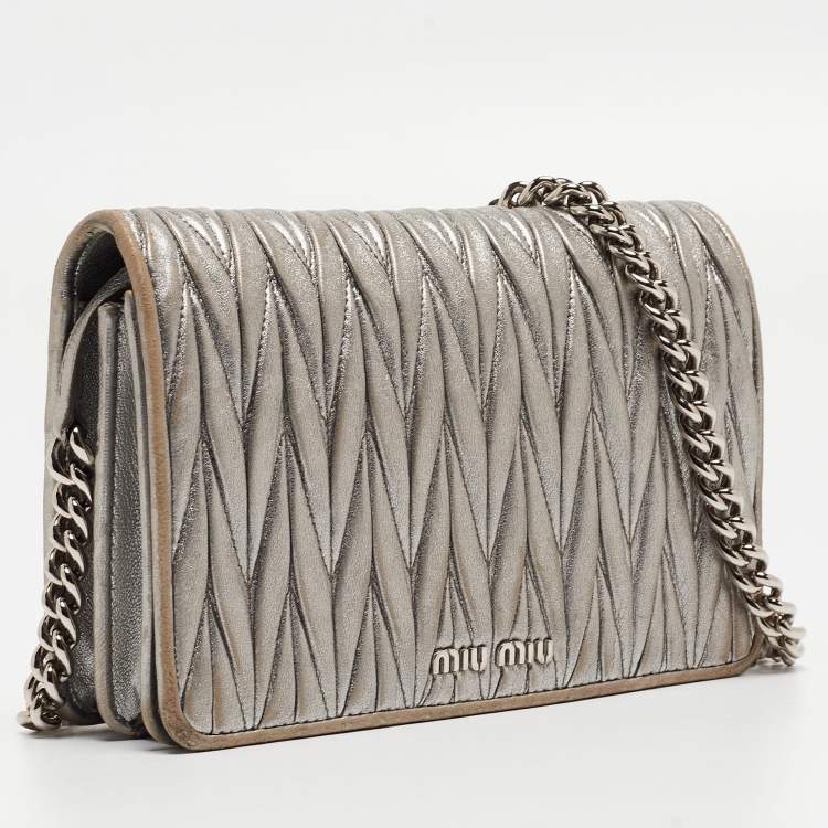 Pre Owned Miu Miu Grey Matelassé Leather Chain Crossbody Bag