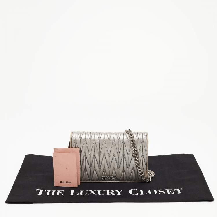 Pre Owned Miu Miu Grey Matelassé Leather Chain Crossbody Bag