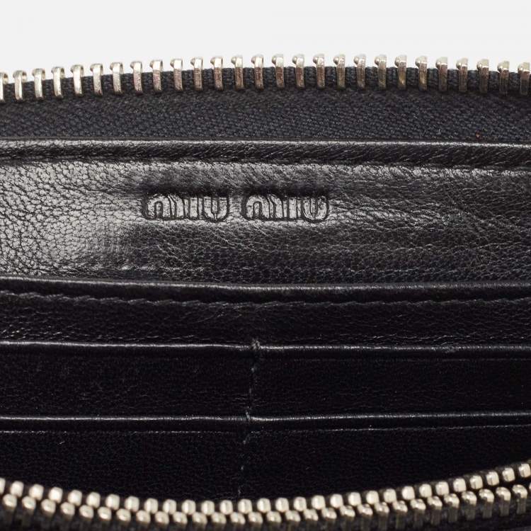 Pre Owned Miu Miu Green Patent Leather Bow Zip Continental Wallet
