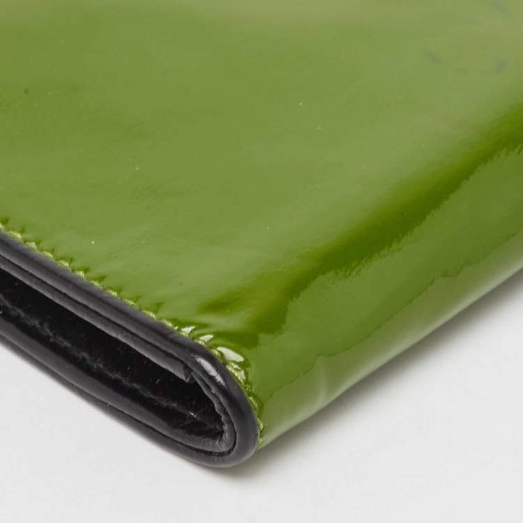 Pre Owned Miu Miu Green Patent Leather Bow Zip Continental Wallet