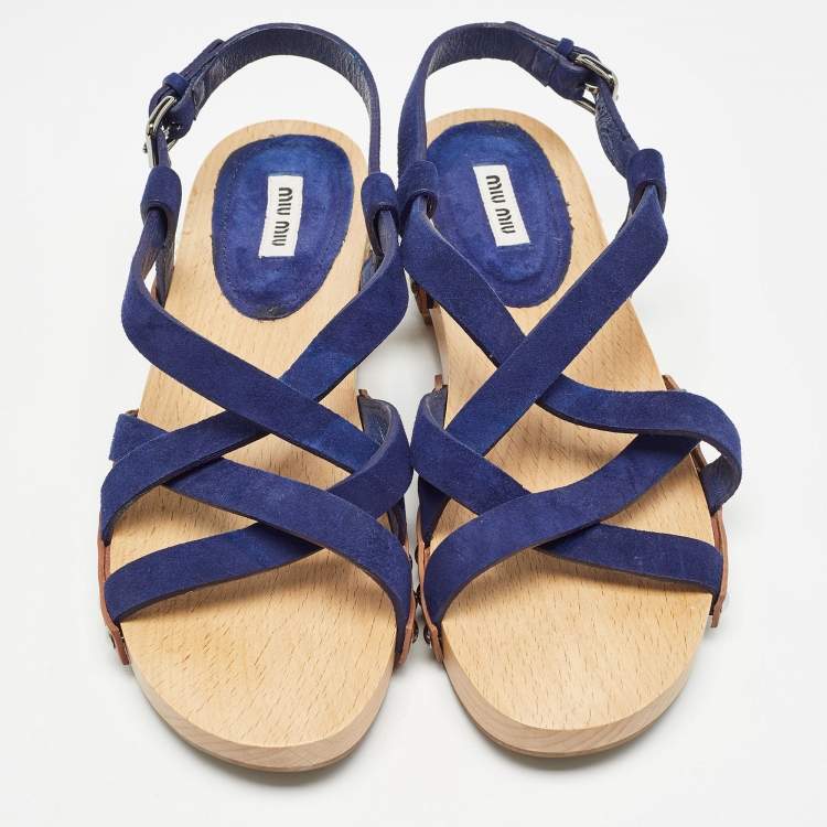 مملوكة مسبقًا Miu Miu Blue Suede Crystal Embellished Strappy Flat Sandals Size 40