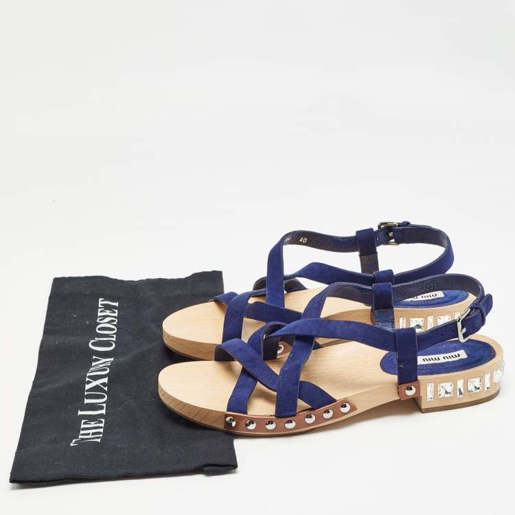 مملوكة مسبقًا Miu Miu Blue Suede Crystal Embellished Strappy Flat Sandals Size 40