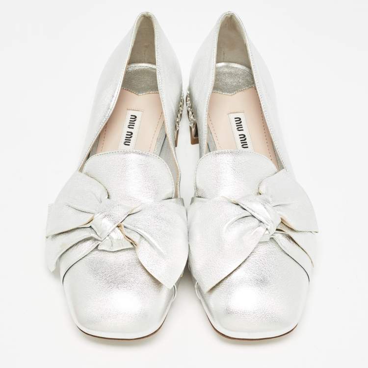 Pre Owned Miu Miu Silver Leather Bow Crystal Embellished Loafers Size 38