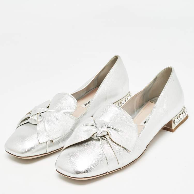 Pre Owned Miu Miu Silver Leather Bow Crystal Embellished Loafers Size 38