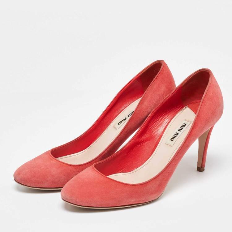 Pre Owned Miu Miu Coral Pink Suede Round Toe Pumps Size 37.5