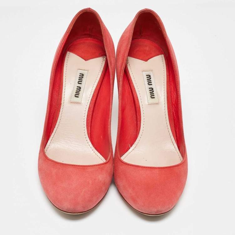 Pre Owned Miu Miu Coral Pink Suede Round Toe Pumps Size 37.5