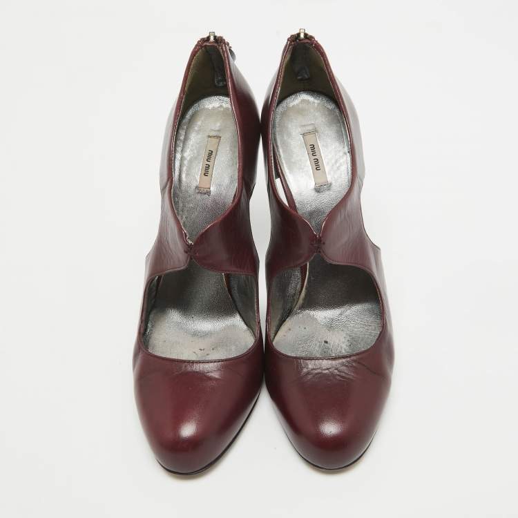Pre Owned Miu Miu Plum Leather Cut Out Round Toe Pumps Size 37
