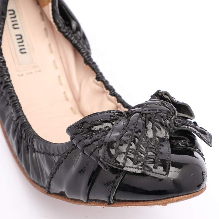 Pre Owned Miu Miu Black Patent Leather Bow Scrunch Ballet Flats Size 35.5