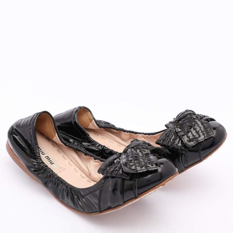 Pre Owned Miu Miu Black Patent Leather Bow Scrunch Ballet Flats Size 35.5
