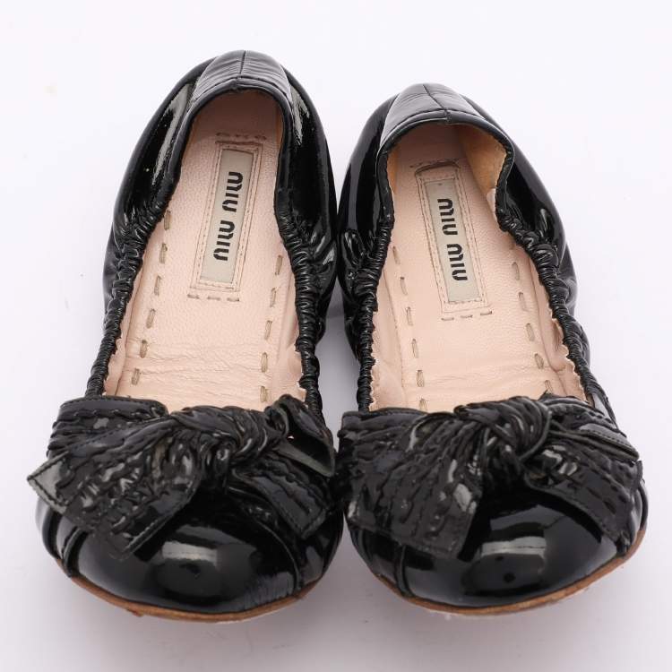 Pre Owned Miu Miu Black Patent Leather Bow Scrunch Ballet Flats Size 35.5