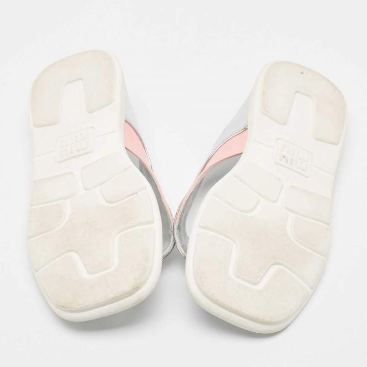 Pre Owned Miu Miu Silver/Pink Leather and Patent Thong Flats Size 36