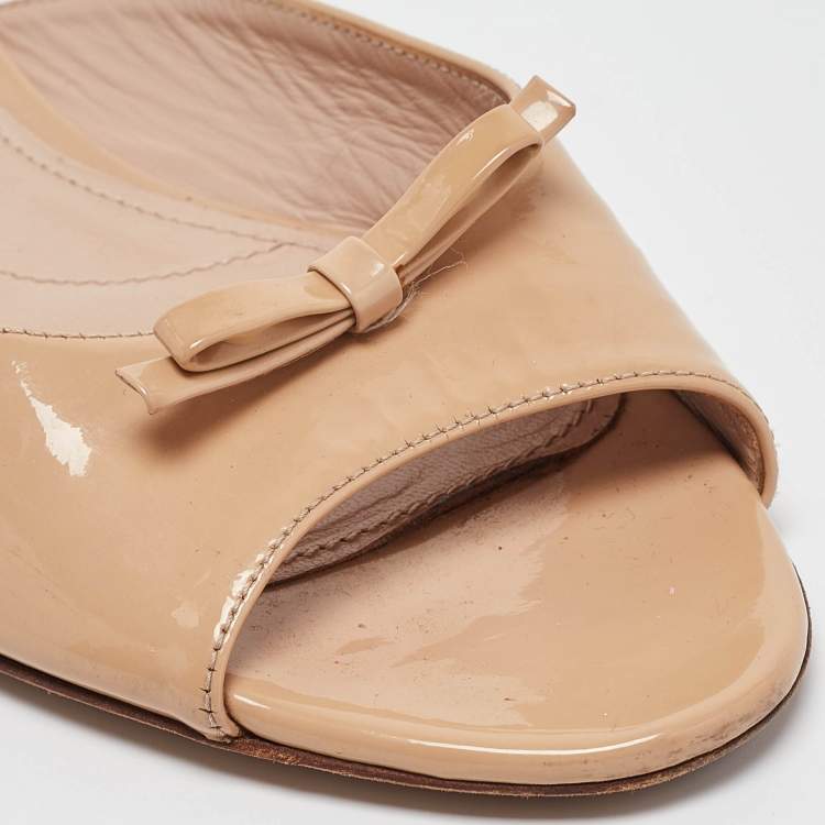Pre Owned Miu Miu Beige Patent Leather Crystal Embellished Flat Slides Size 38.5