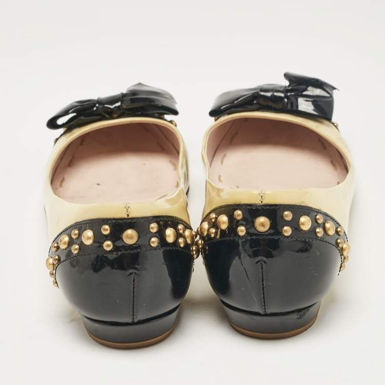 Pre Owned Miu Miu Yellow/Black Patent Leather Studded Bow Ballet Flats Size 37