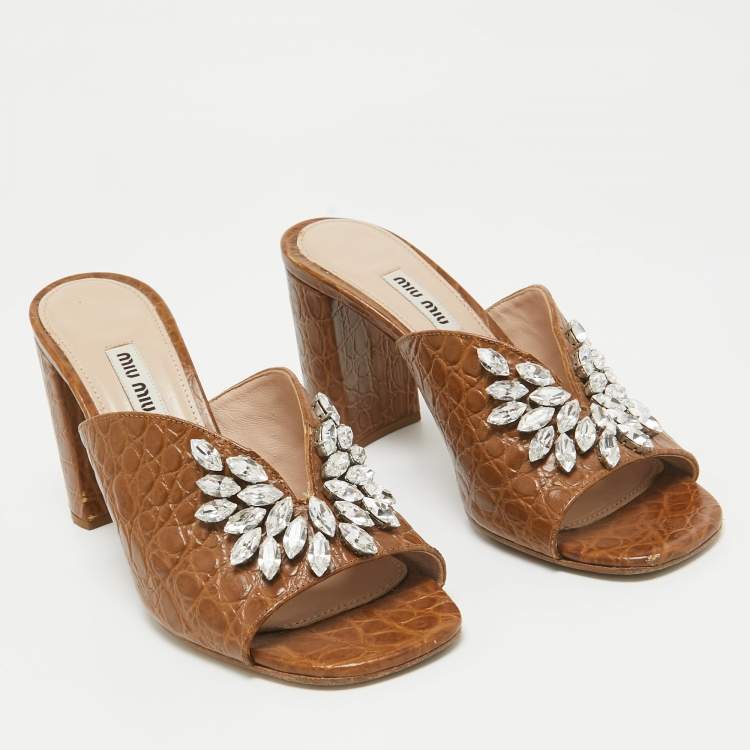 مملوكة مسبقًا Miu Miu Brown Embossed Croc Crystal Embellished Slide Sandals Size 37