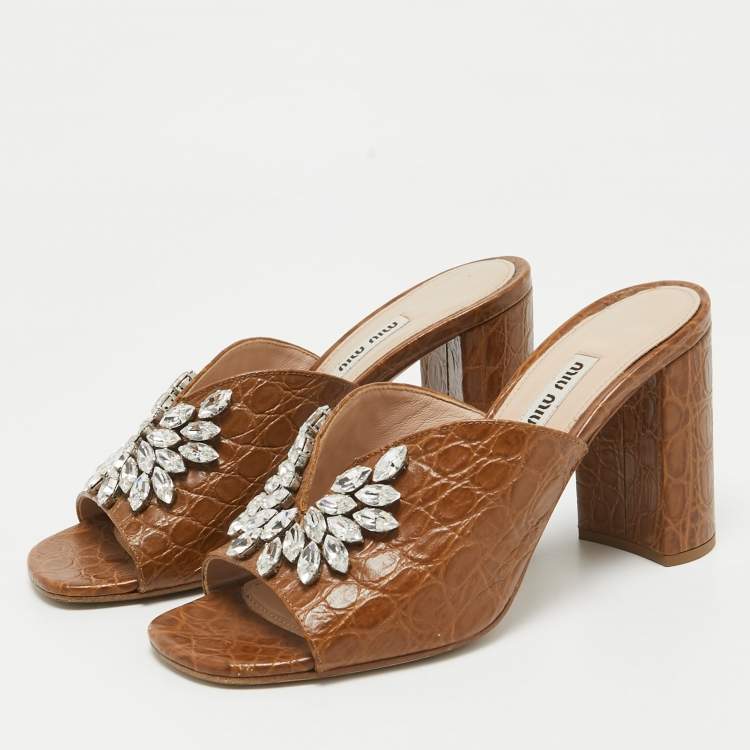 مملوكة مسبقًا Miu Miu Brown Embossed Croc Crystal Embellished Slide Sandals Size 37