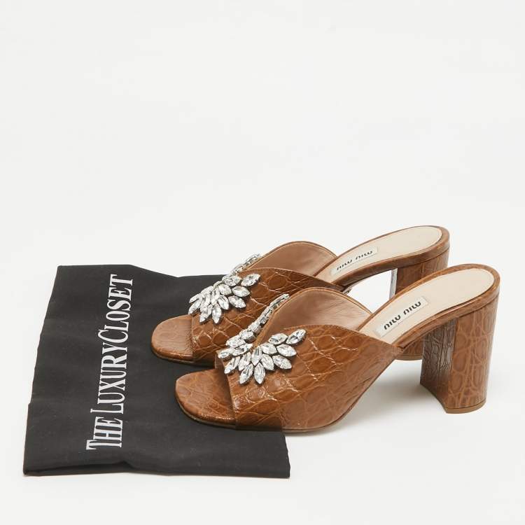 مملوكة مسبقًا Miu Miu Brown Embossed Croc Crystal Embellished Slide Sandals Size 37