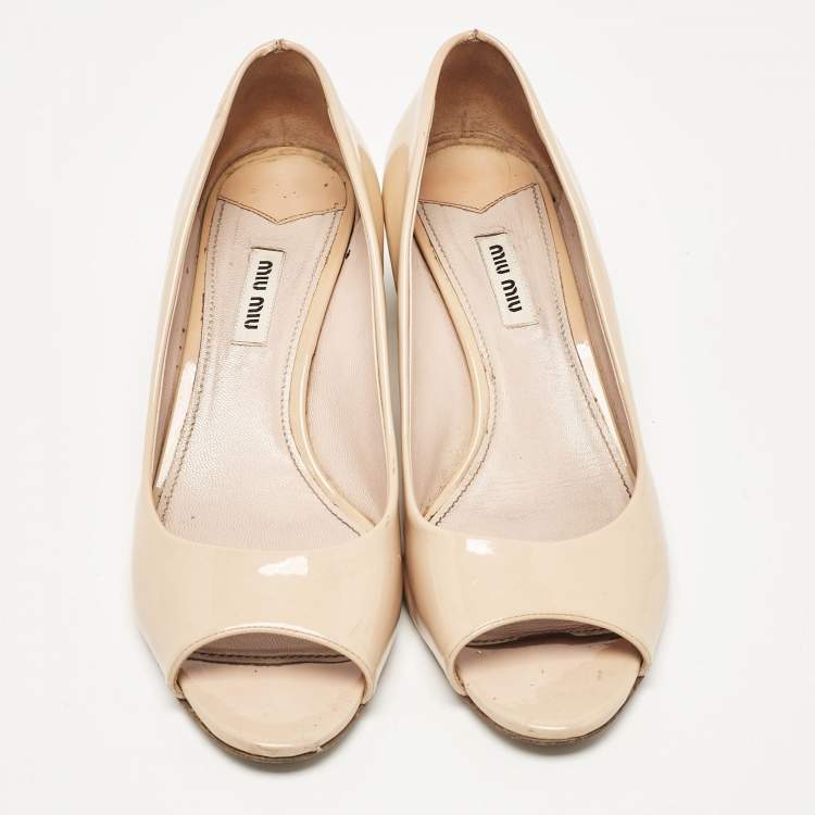 Pre Owned Miu Miu Beige Patent Leather Peep Toe Pumps Size 39.5