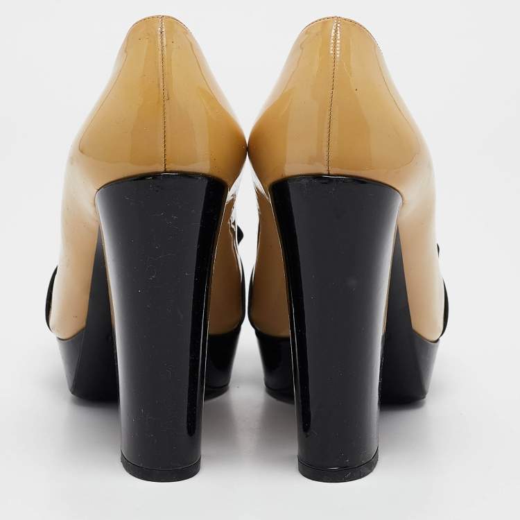 Pre Owned Miu Miu Beige/Black Patent Leather Bow Platform Pumps Size 39