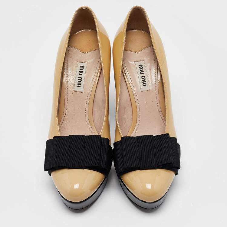 Pre Owned Miu Miu Beige/Black Patent Leather Bow Platform Pumps Size 39