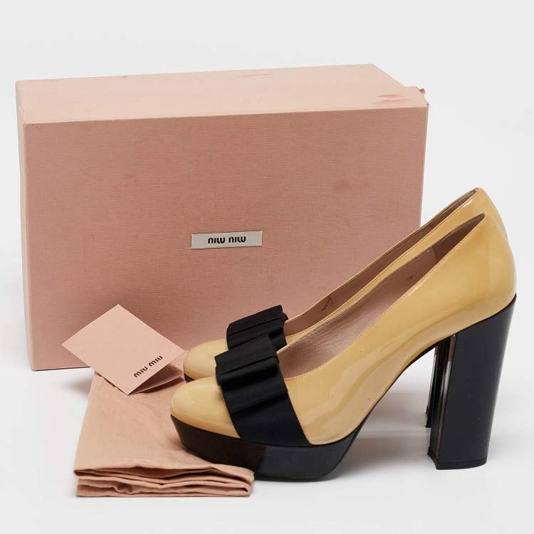 Pre Owned Miu Miu Beige/Black Patent Leather Bow Platform Pumps Size 39