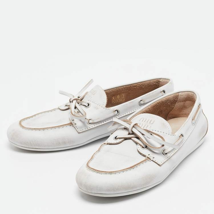 Pre Owned Miu Miu White Distressed Leather Bow Slip On Boat Shoes Size 36.5