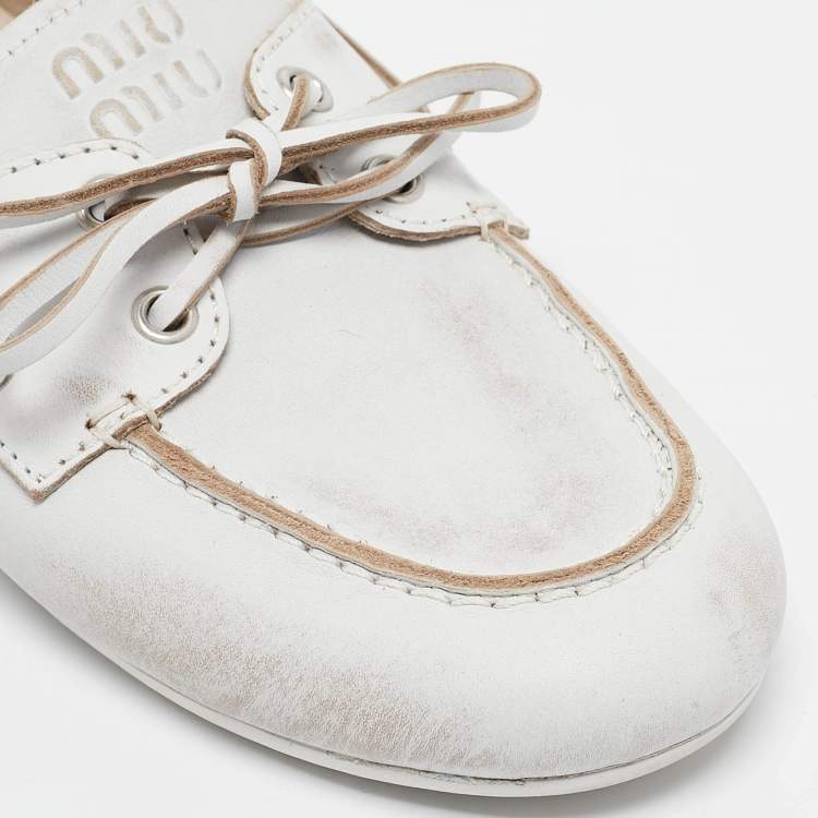 Pre Owned Miu Miu White Distressed Leather Bow Slip On Boat Shoes Size 36.5